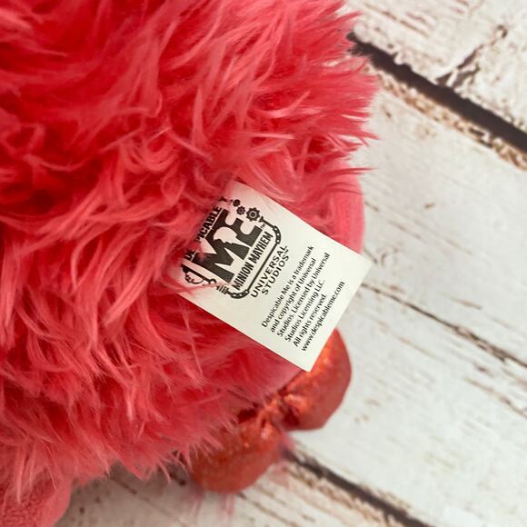 DESPICABLE ME Minion Mayhem Female Kyle Plush - Picture 6 of 9